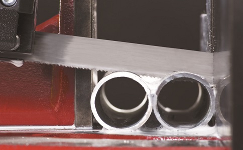 云阳锯切金属材料时出现卡带锯条原因以及处理方法？